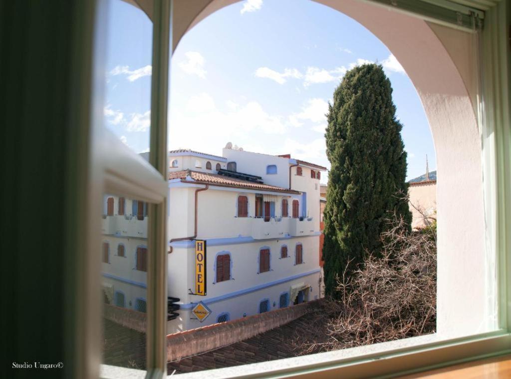 Hotel Su Barchile オロゼーイ エクステリア 写真