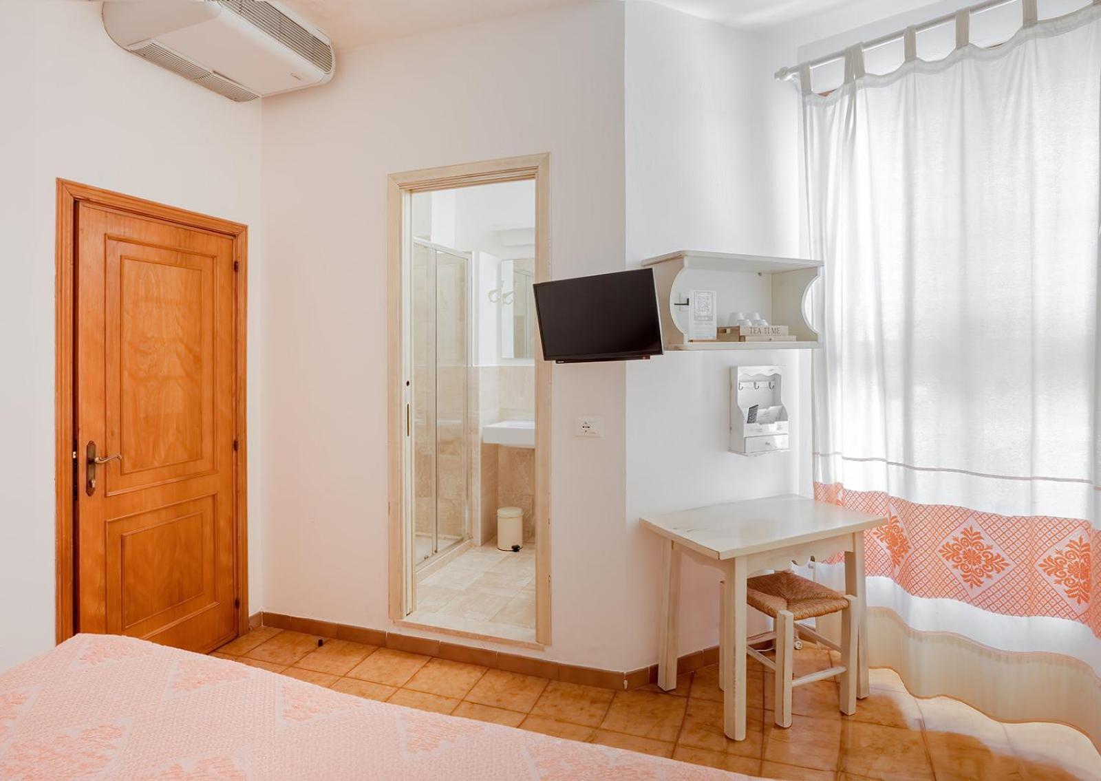 Hotel Su Barchile オロゼーイ エクステリア 写真